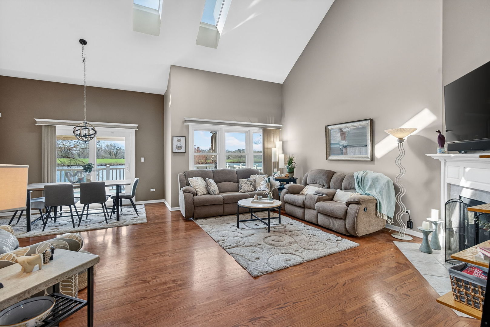 3434 Lake Shore Drive