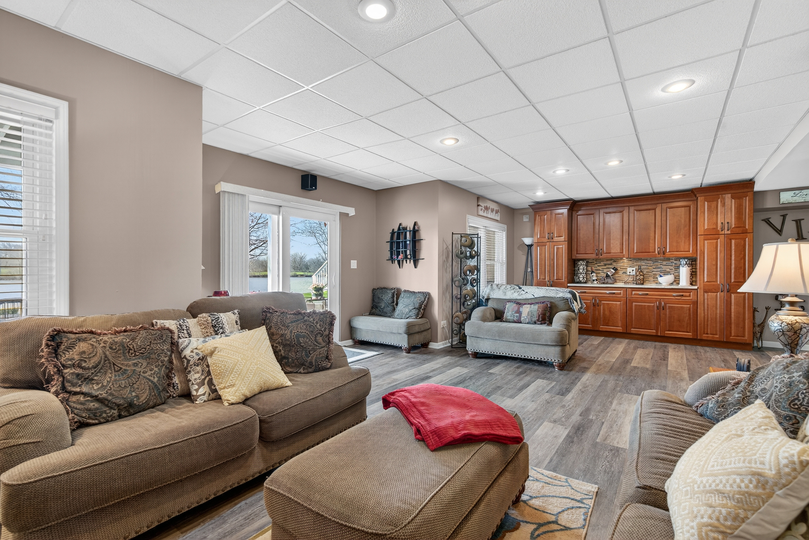 3434 Lake Shore Drive