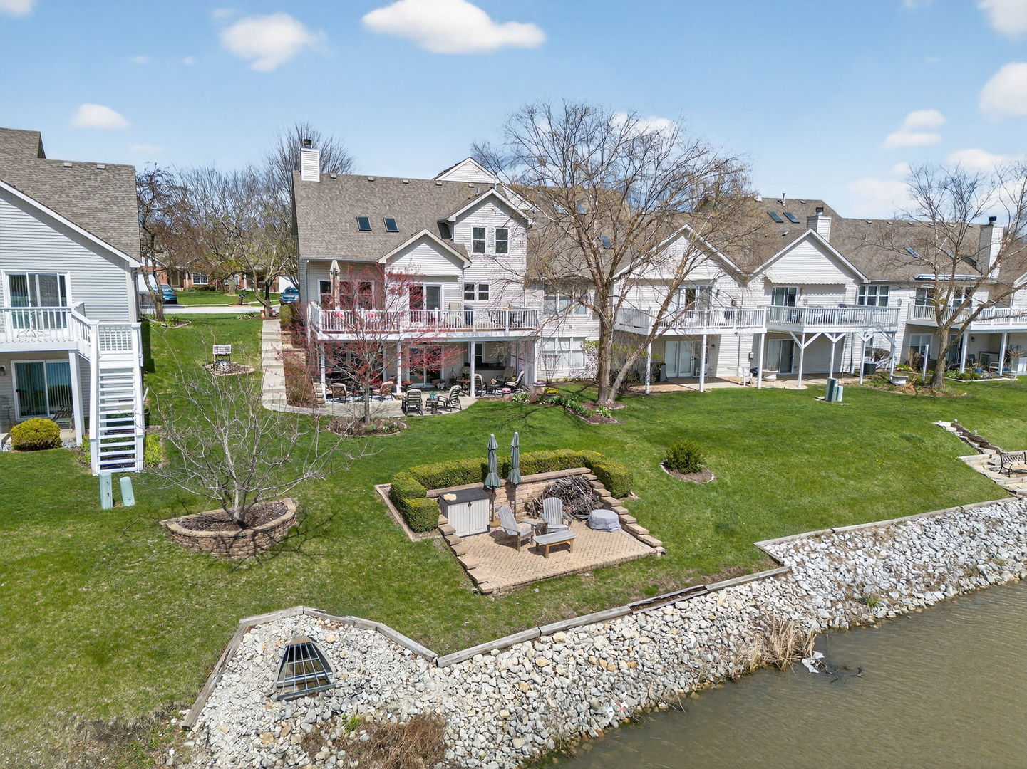 3434 Lake Shore Drive