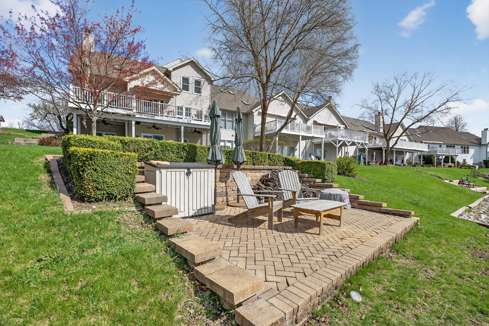 3434 Lake Shore Drive