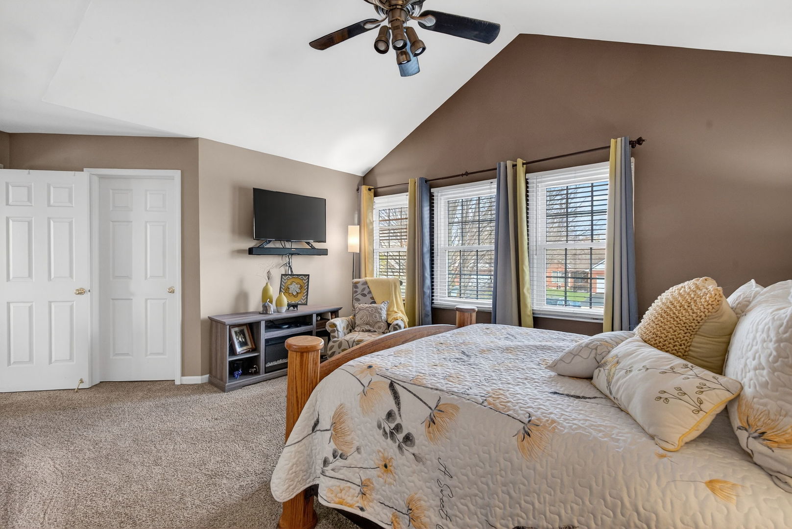 3434 Lake Shore Drive