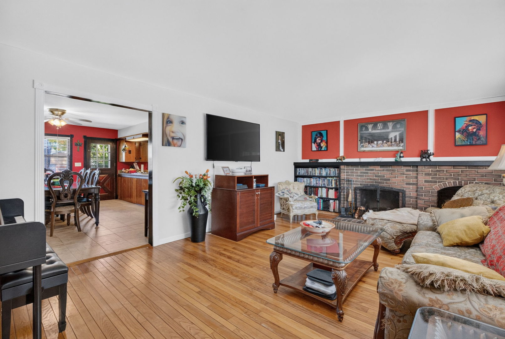 290 W 3rd Street