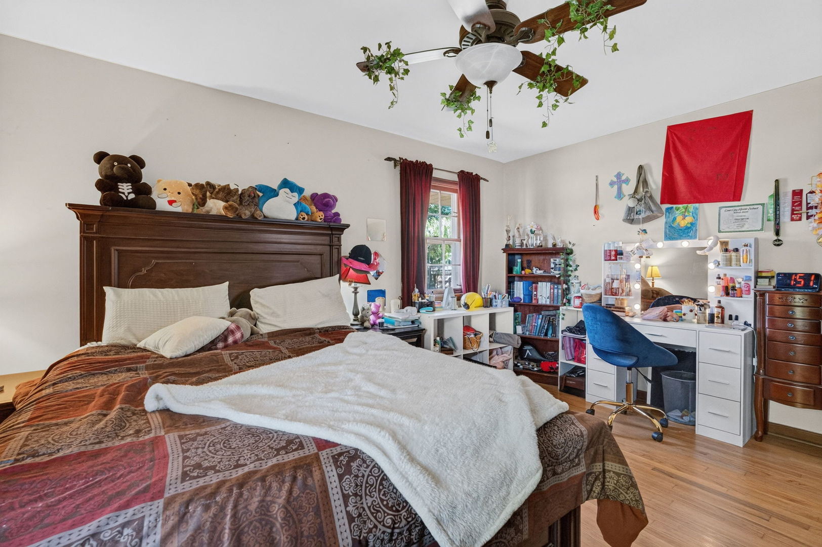 290 W 3rd Street