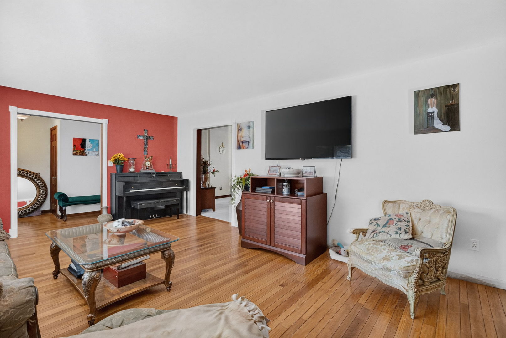 290 W 3rd Street