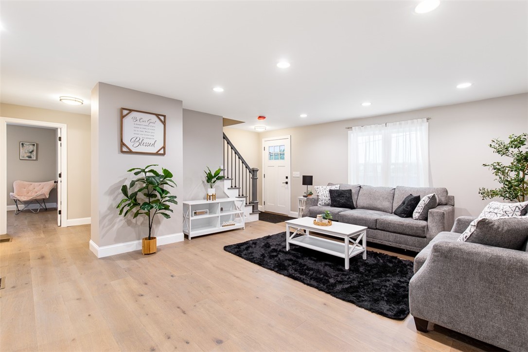 162 Colonial Road