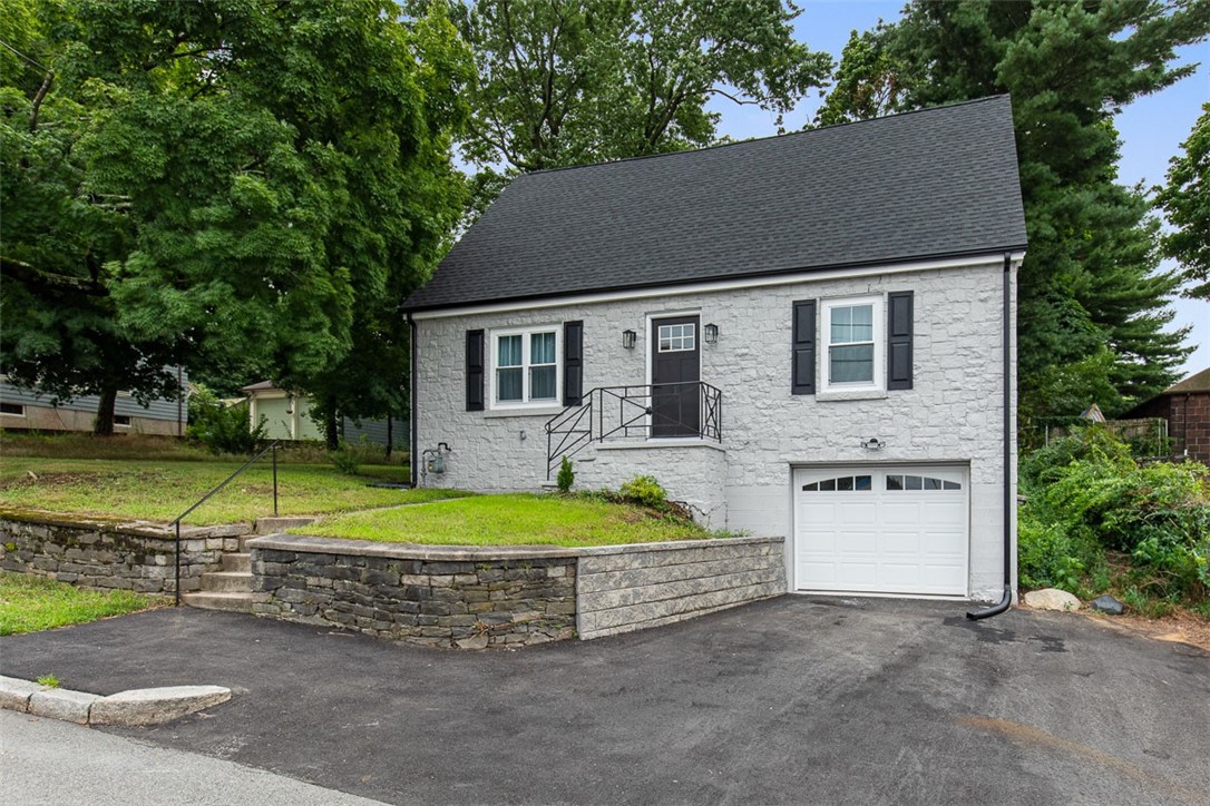 162 Colonial Road