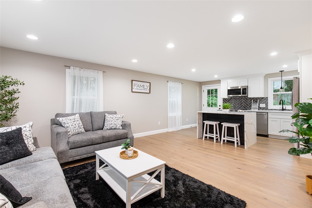 162 Colonial Road