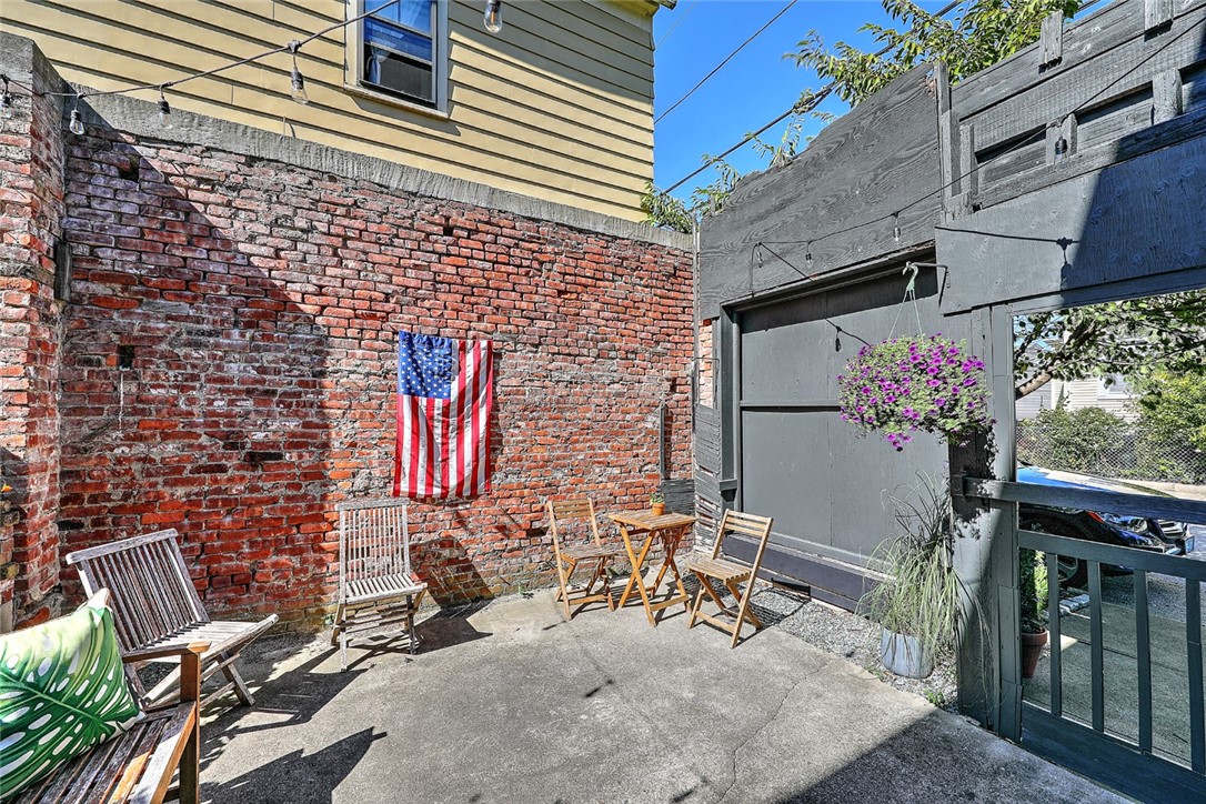 144 Carpenter Street