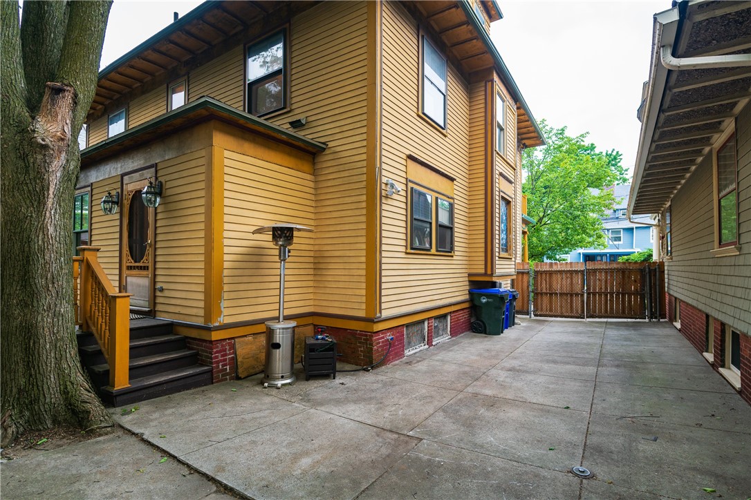 203 Lexington Avenue