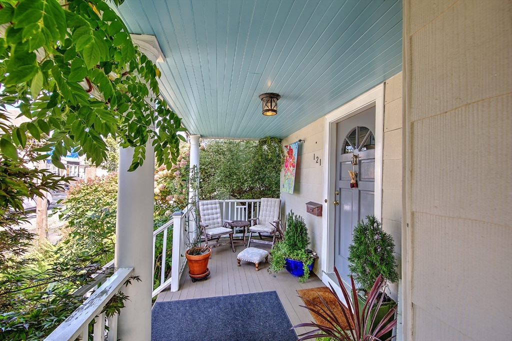 121 Bromfield St