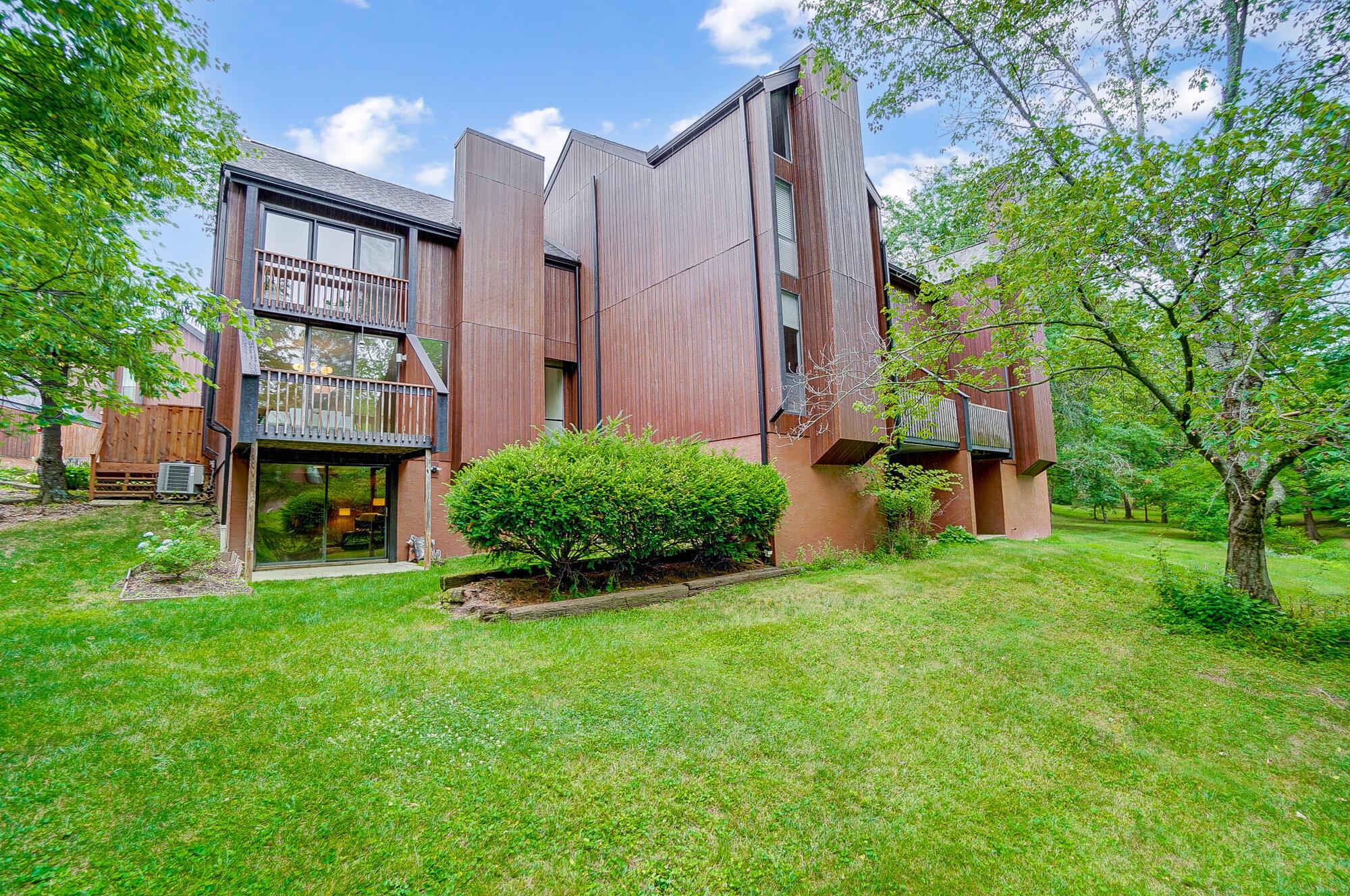 4833 Smoketalk Lane, 4