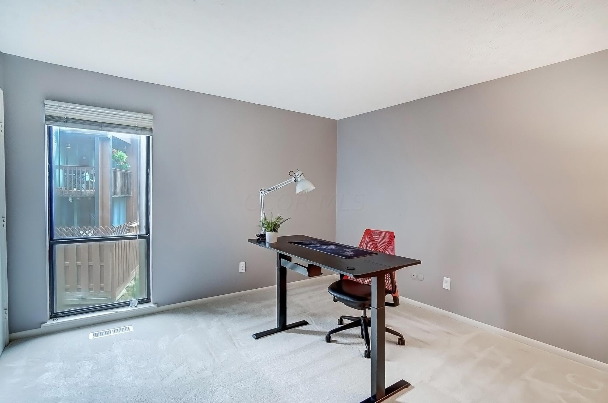 4833 Smoketalk Lane, 4