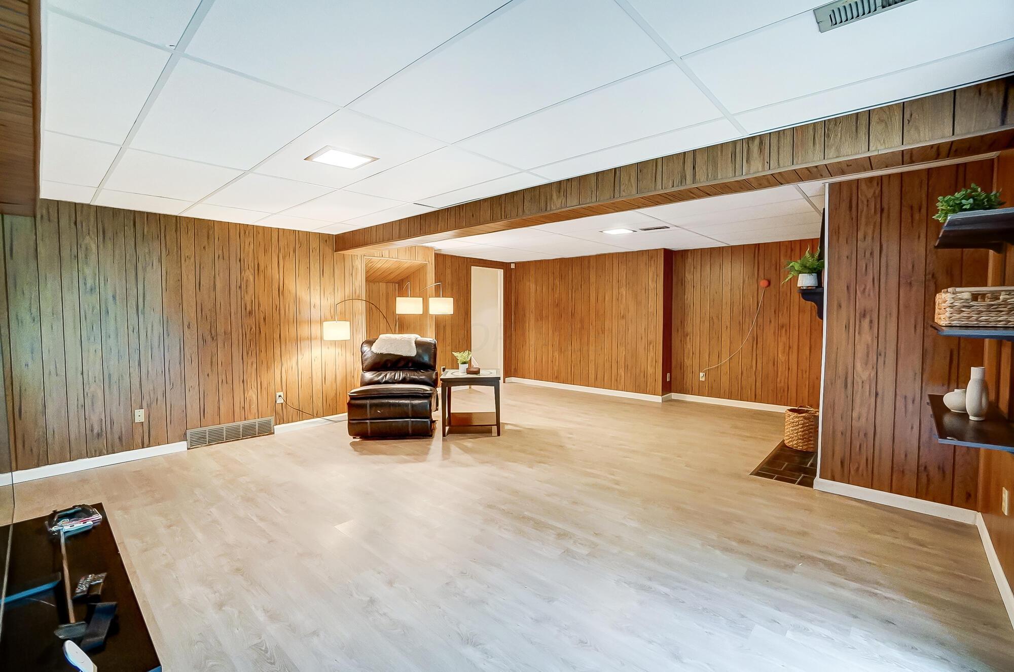 4833 Smoketalk Lane, 4