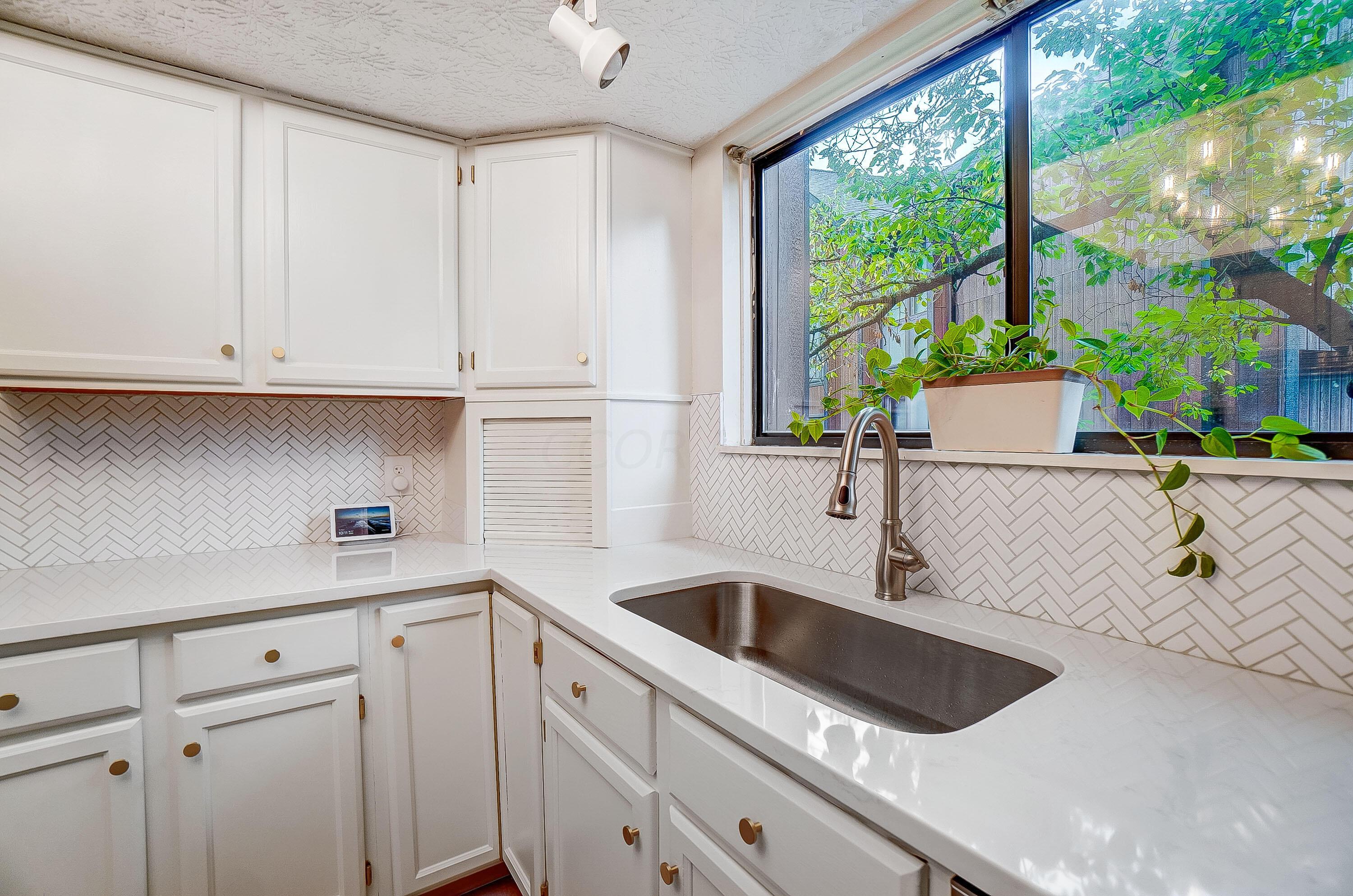 4833 Smoketalk Lane, 4