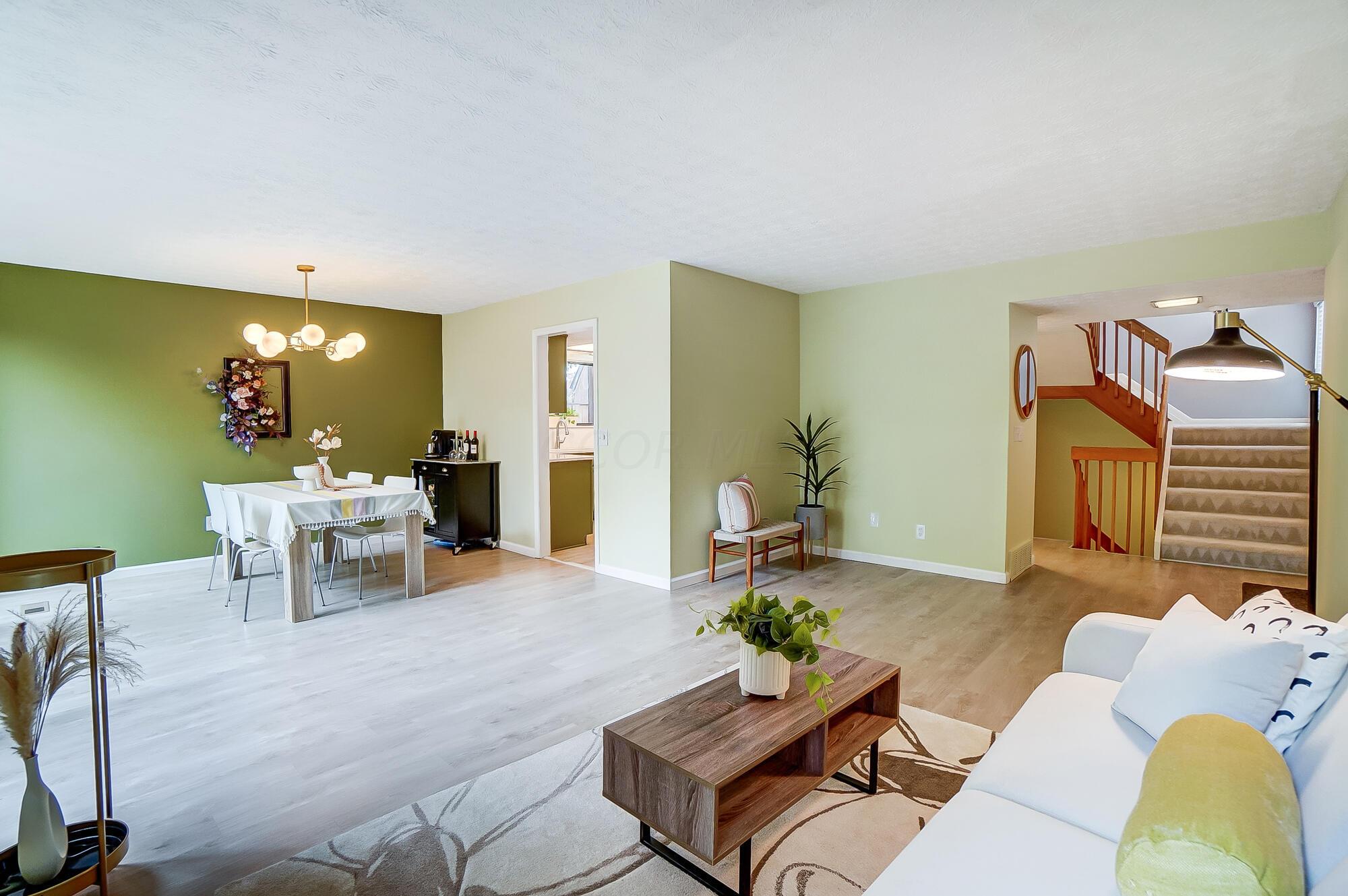 4833 Smoketalk Lane, 4