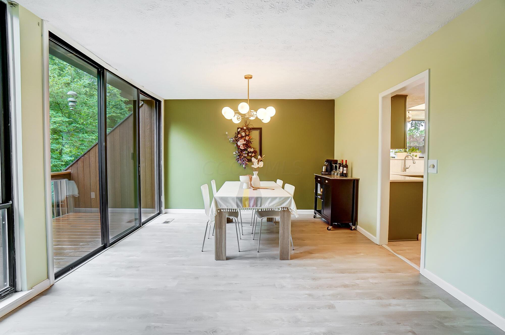 4833 Smoketalk Lane, 4