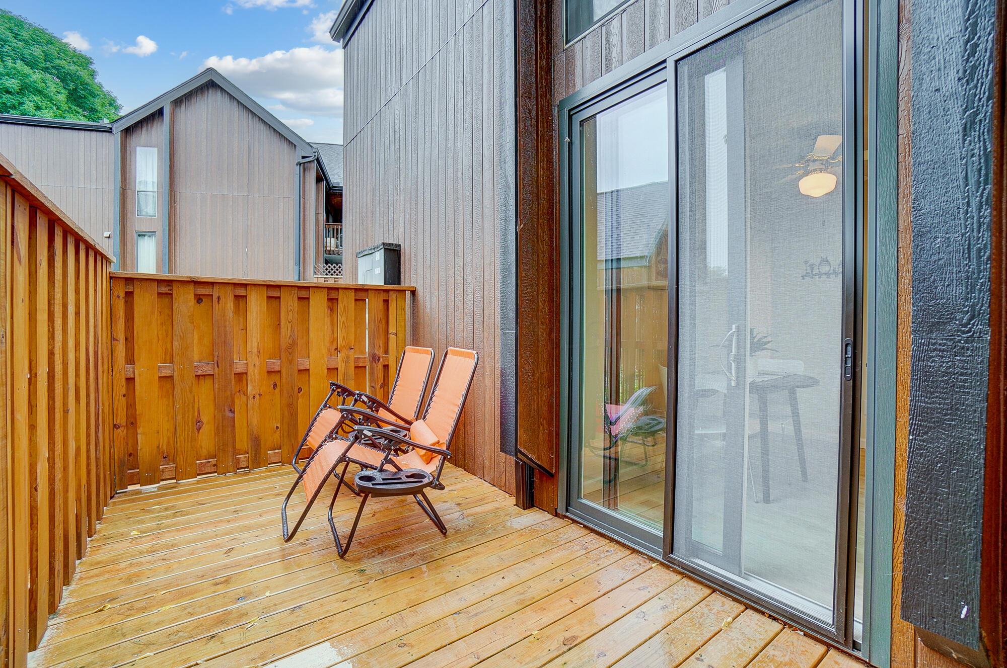 4833 Smoketalk Lane, 4