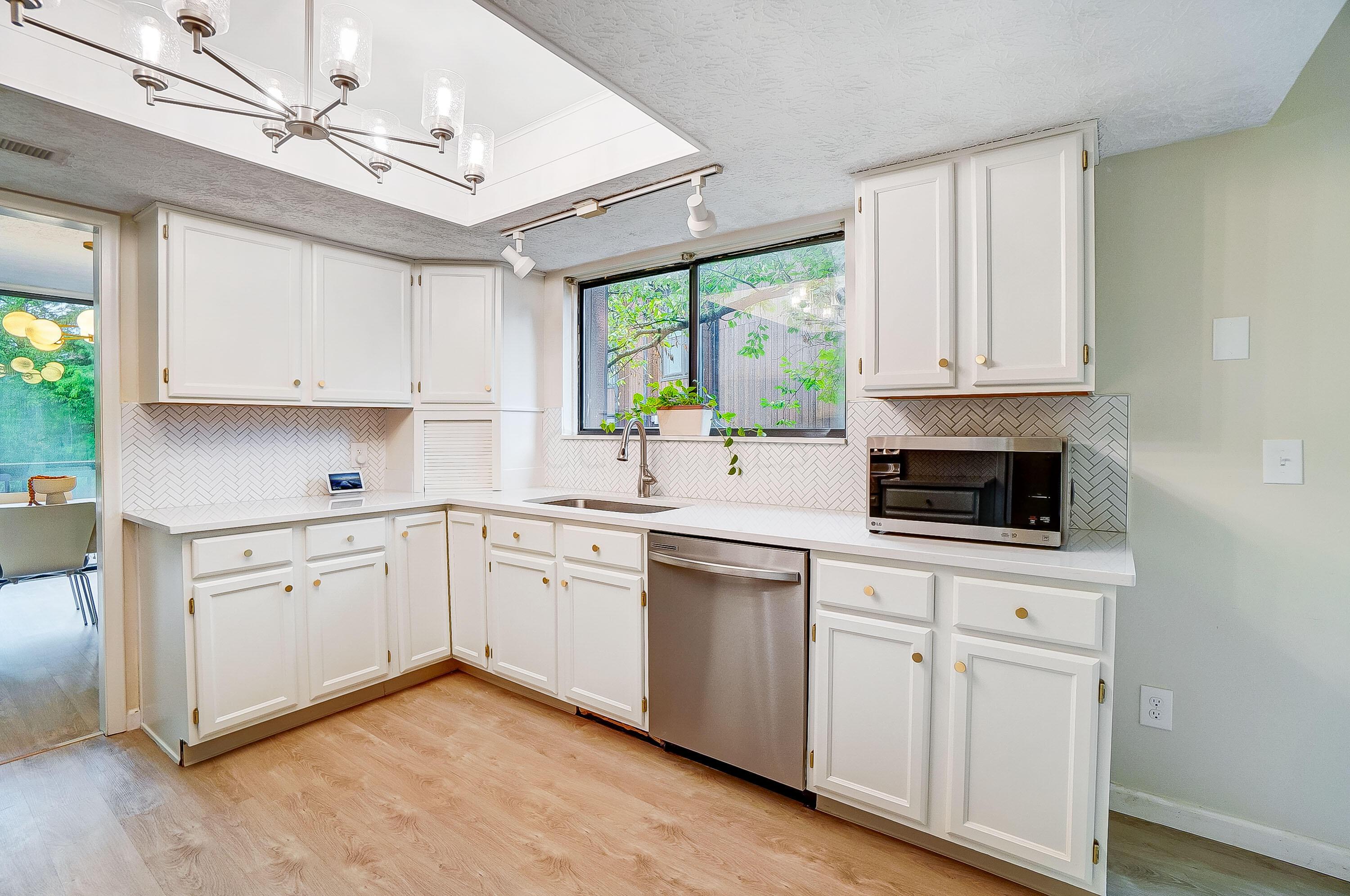 4833 Smoketalk Lane, 4