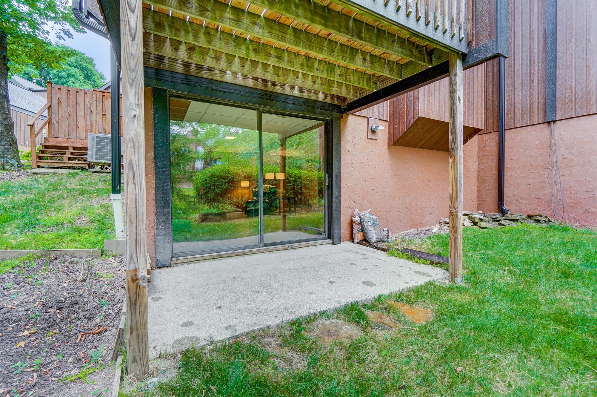 4833 Smoketalk Lane, 4