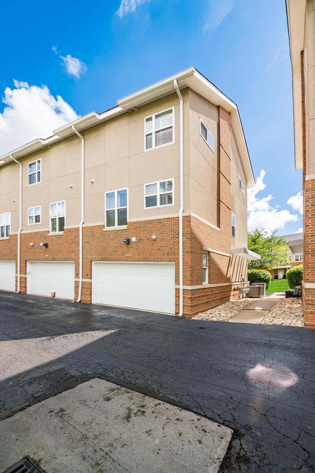1405 Upper Green Circle