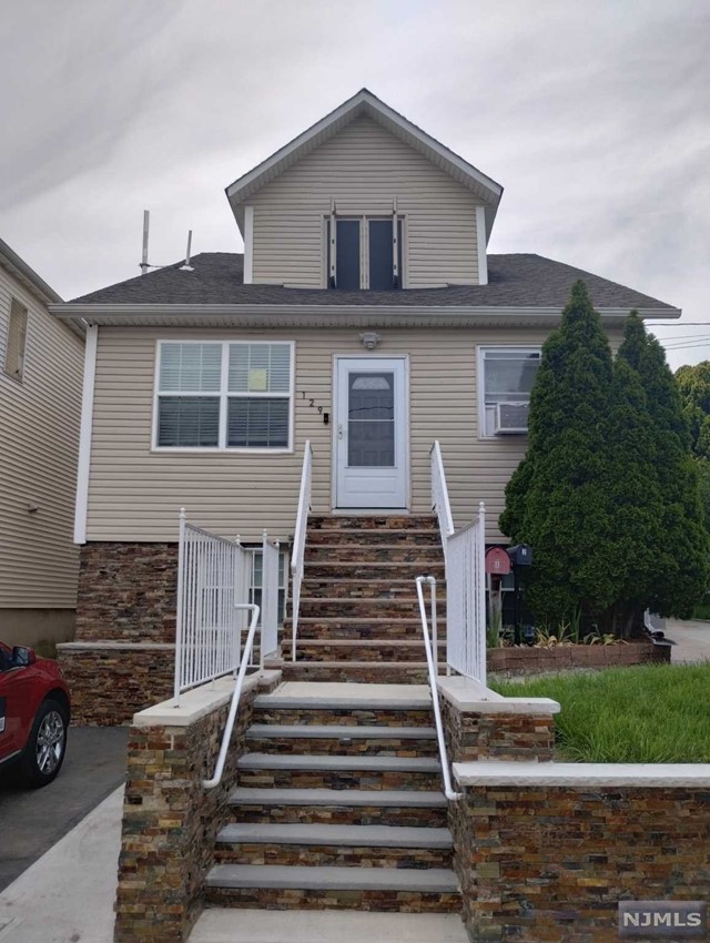 129 Farnham Avenue 2