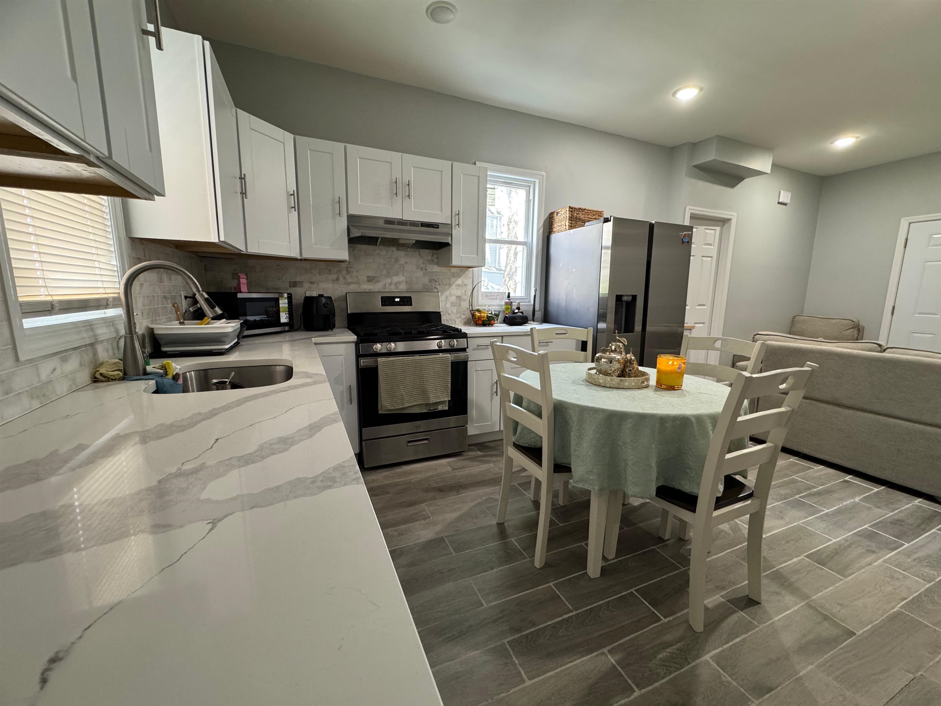 682 EAST 18TH ST Unit: 1