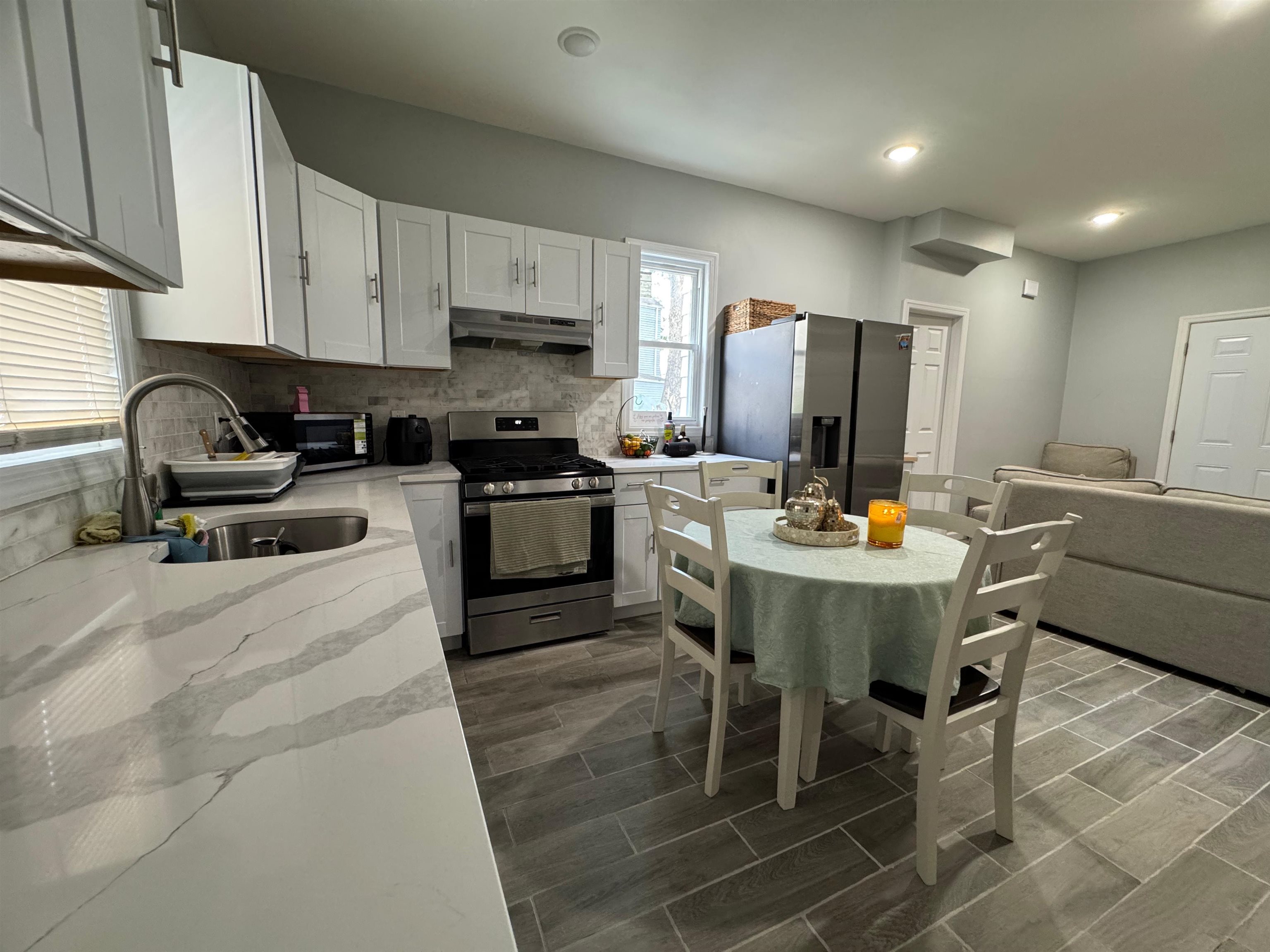 682 EAST 18TH ST Unit: 1