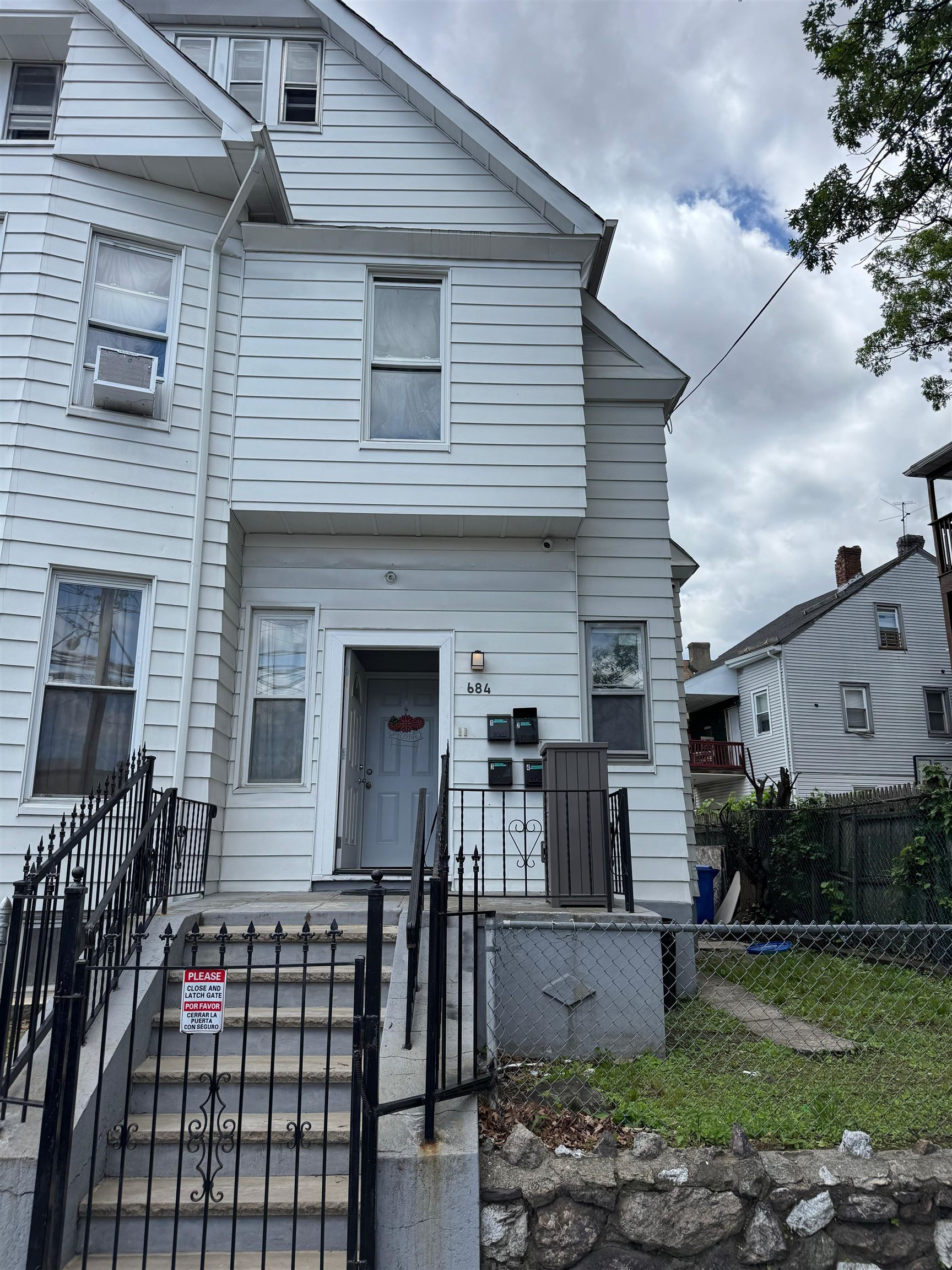 682 EAST 18TH ST Unit: 1