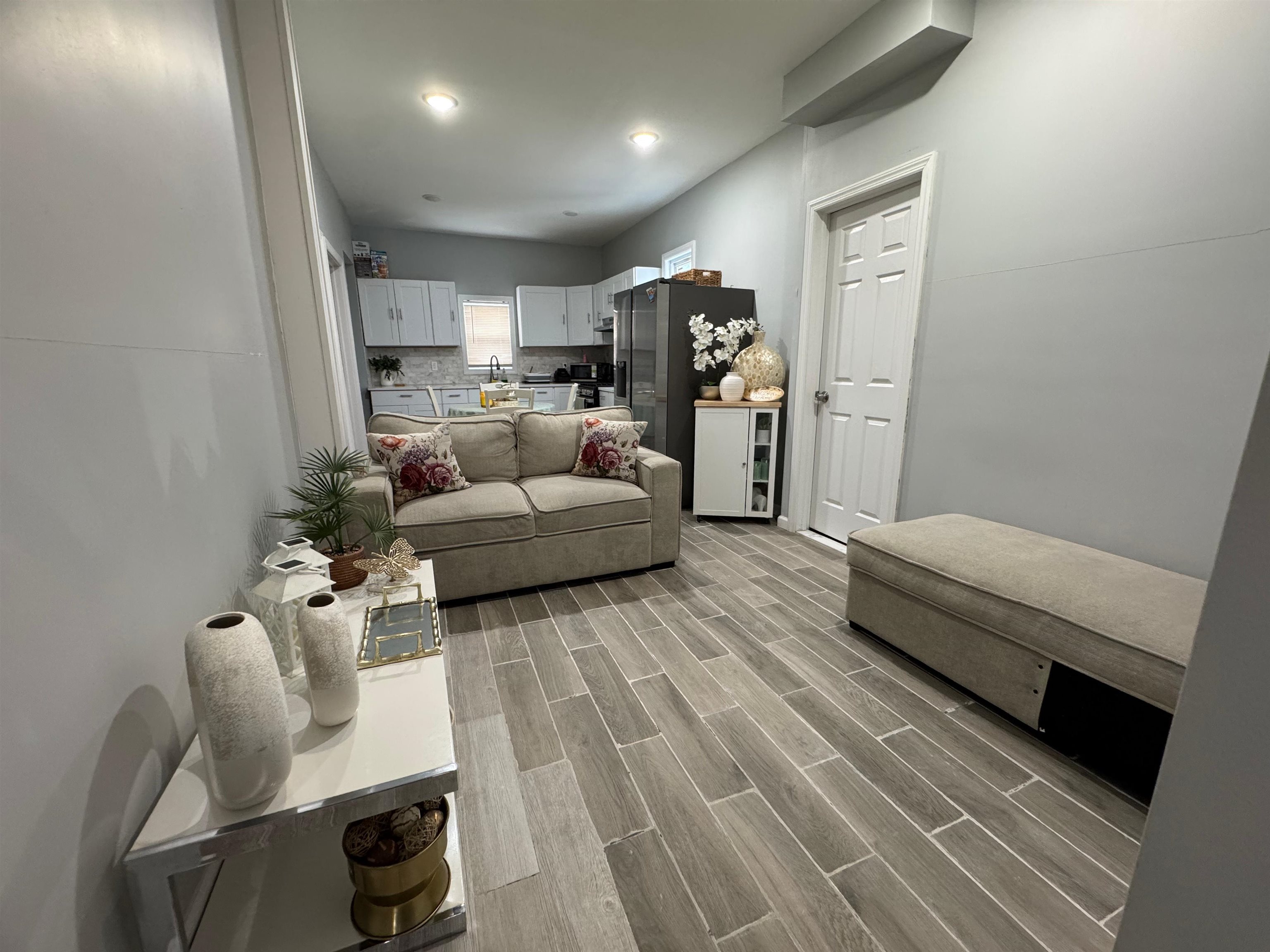 682 EAST 18TH ST Unit: 1