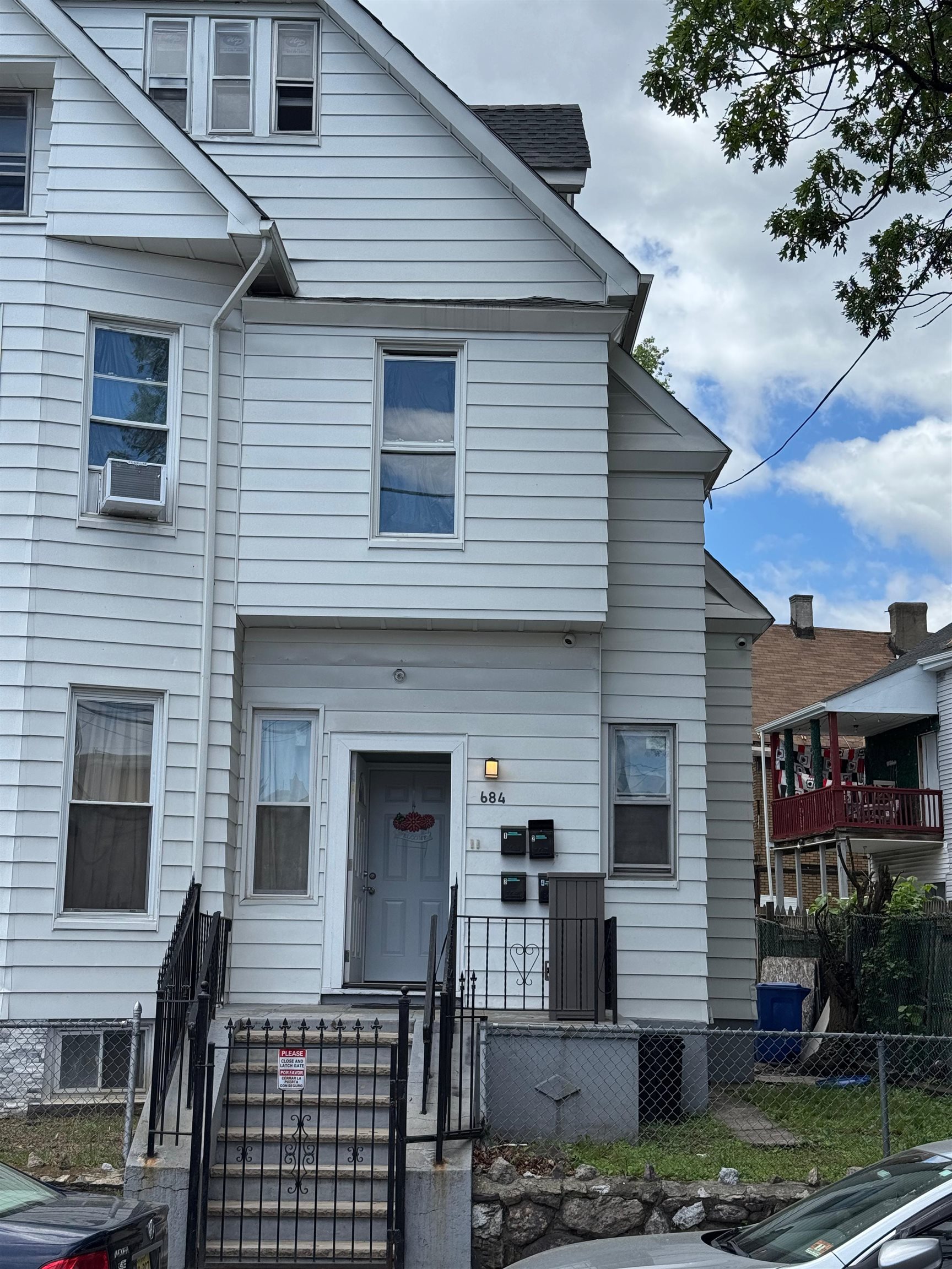 682 EAST 18TH ST Unit: 1