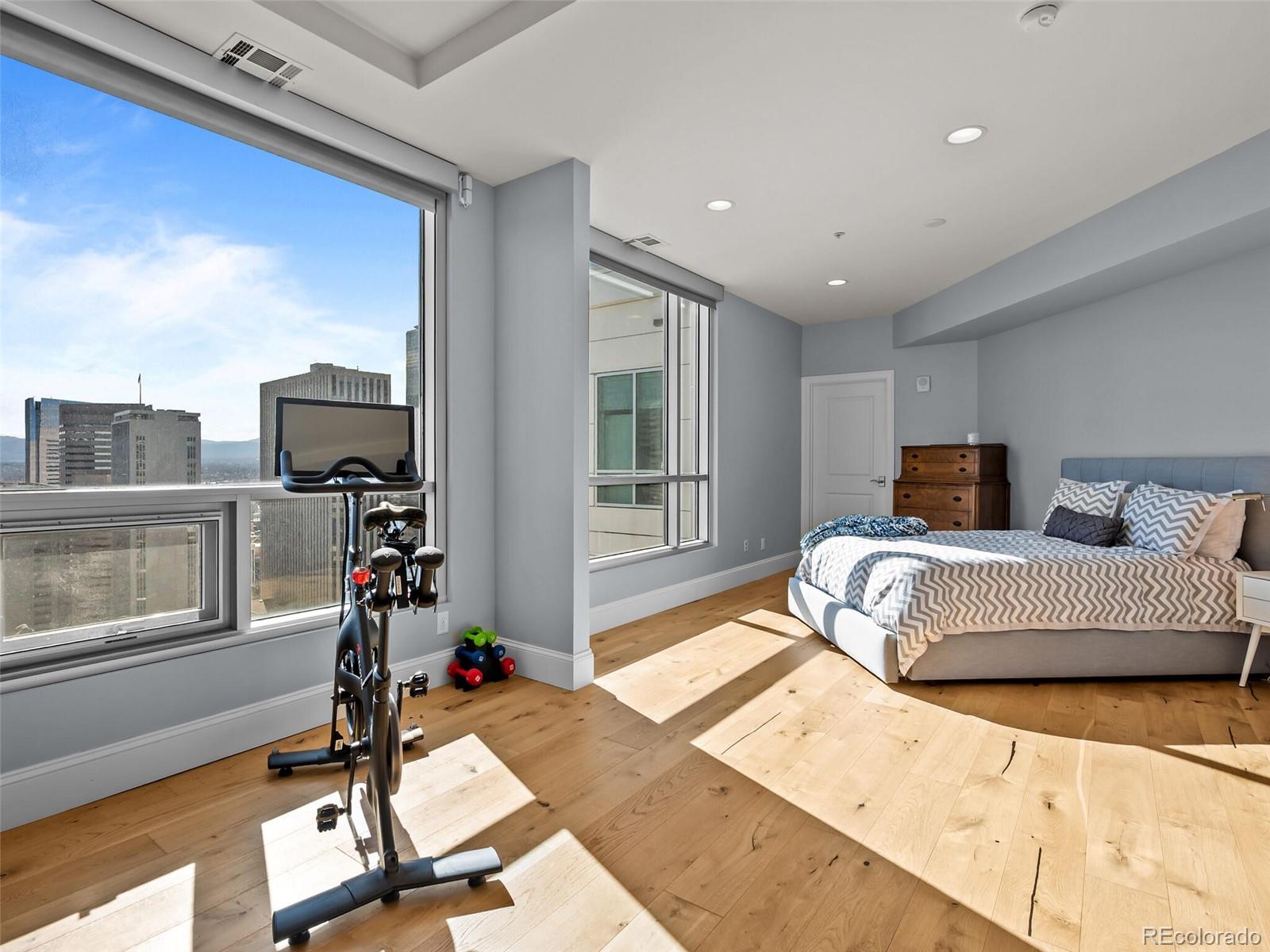 2001 Lincoln Street Unit: 2724