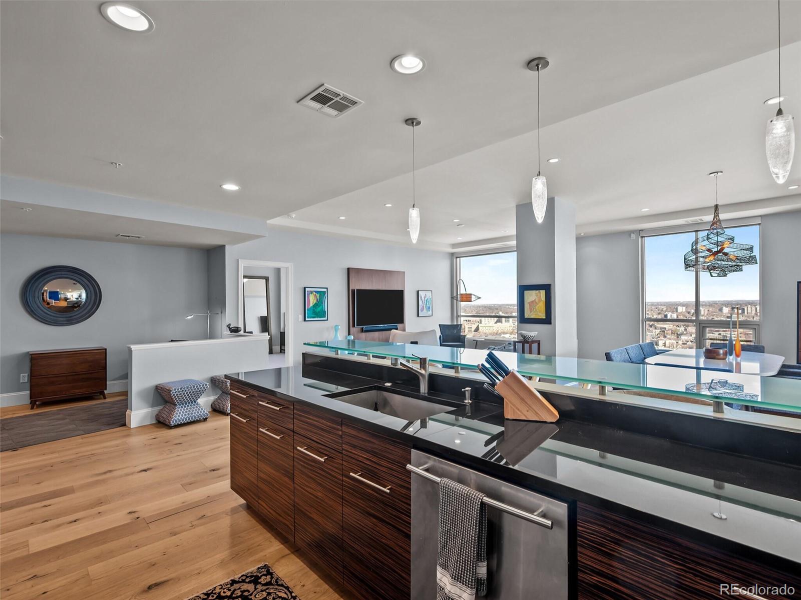 2001 Lincoln Street Unit: 2724