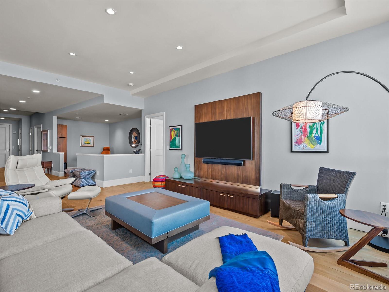 2001 Lincoln Street Unit: 2724