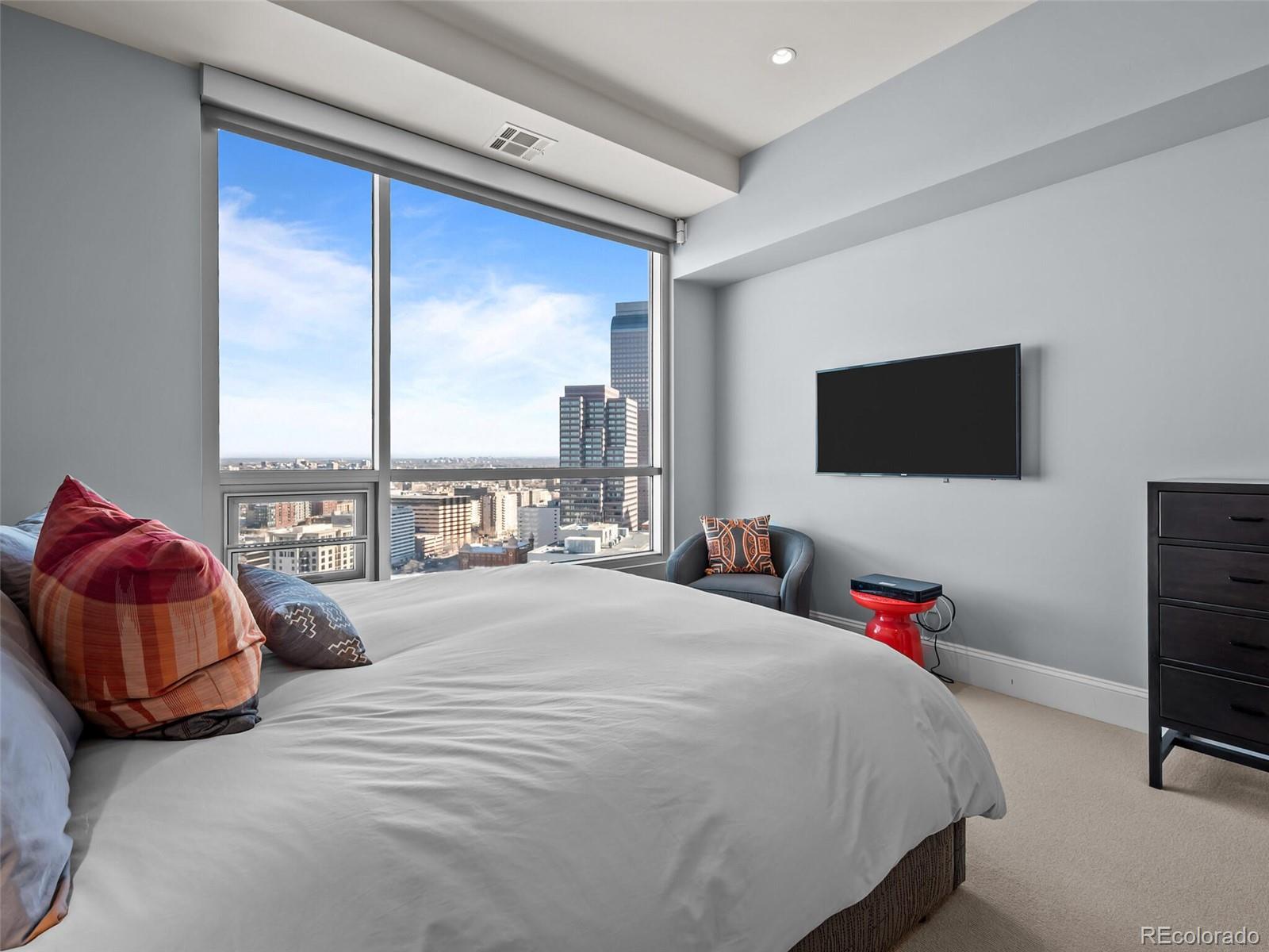 2001 Lincoln Street Unit: 2724