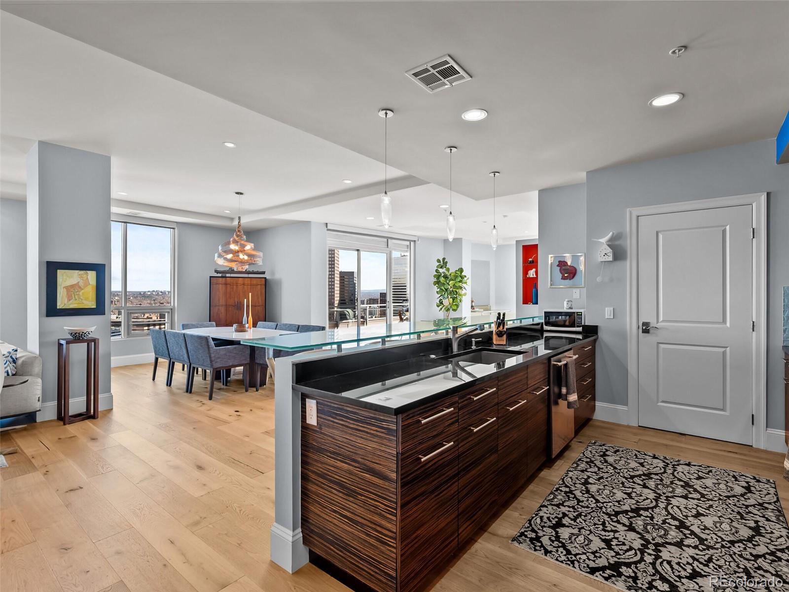 2001 Lincoln Street Unit: 2724