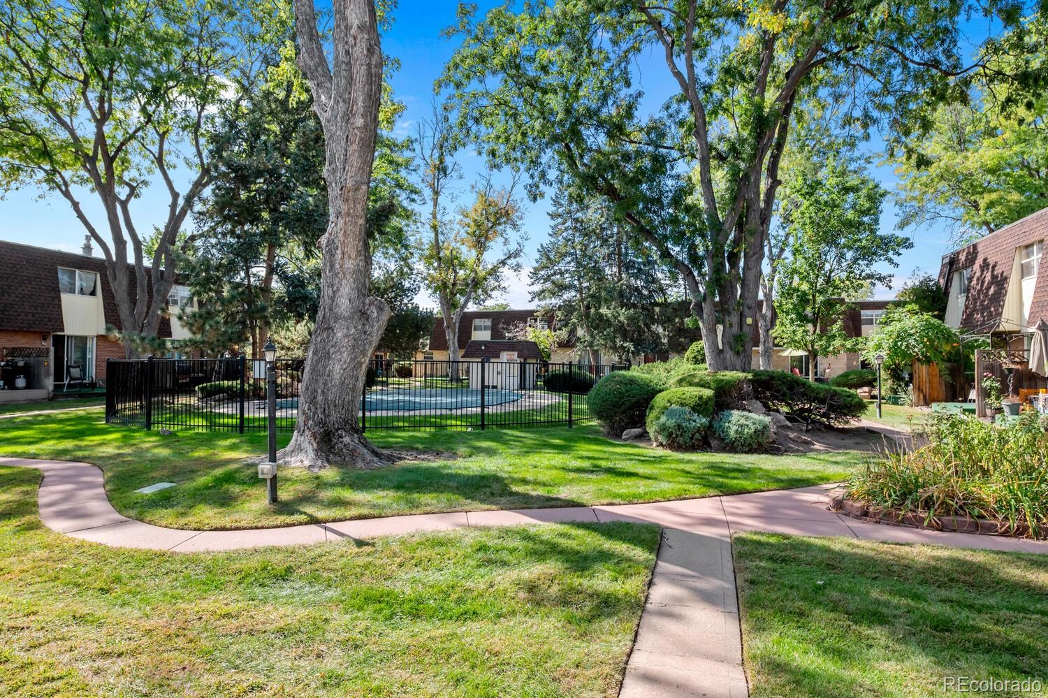1200 S Monaco Street Parkway Unit: 27