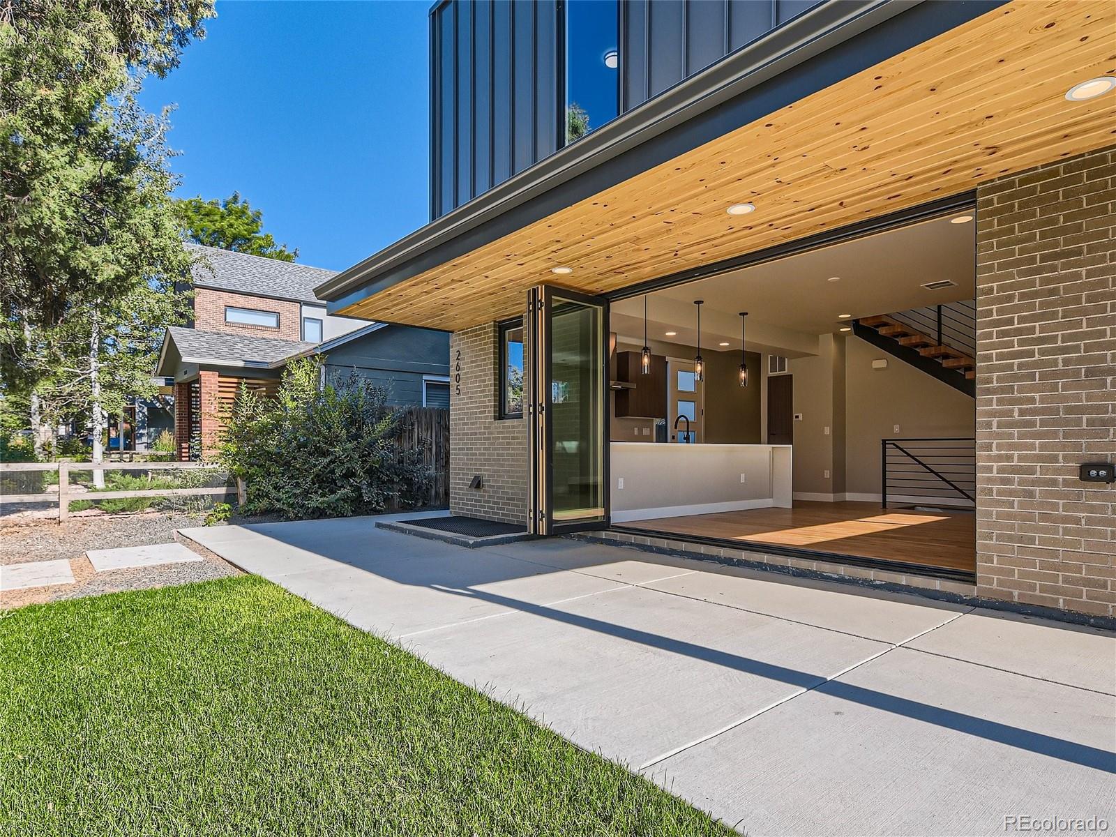 2605 W 40th Avenue