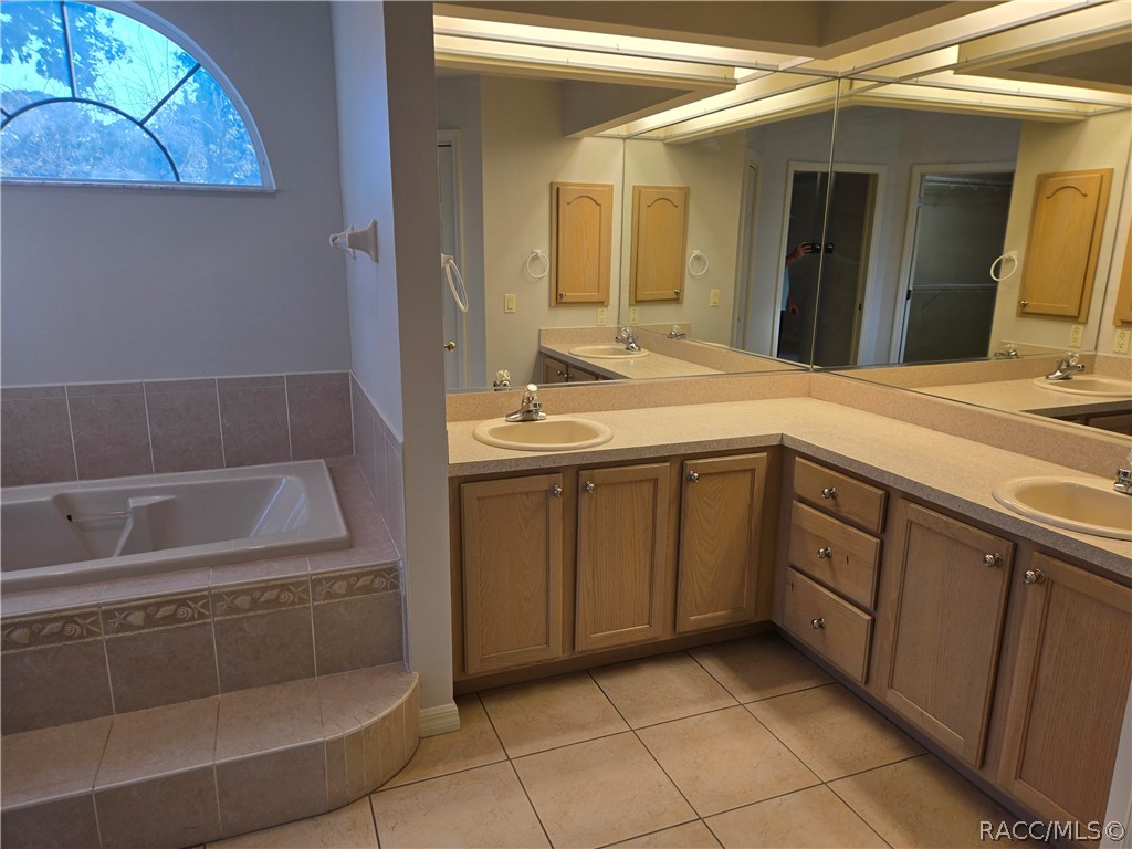 14 Hollyhock Court