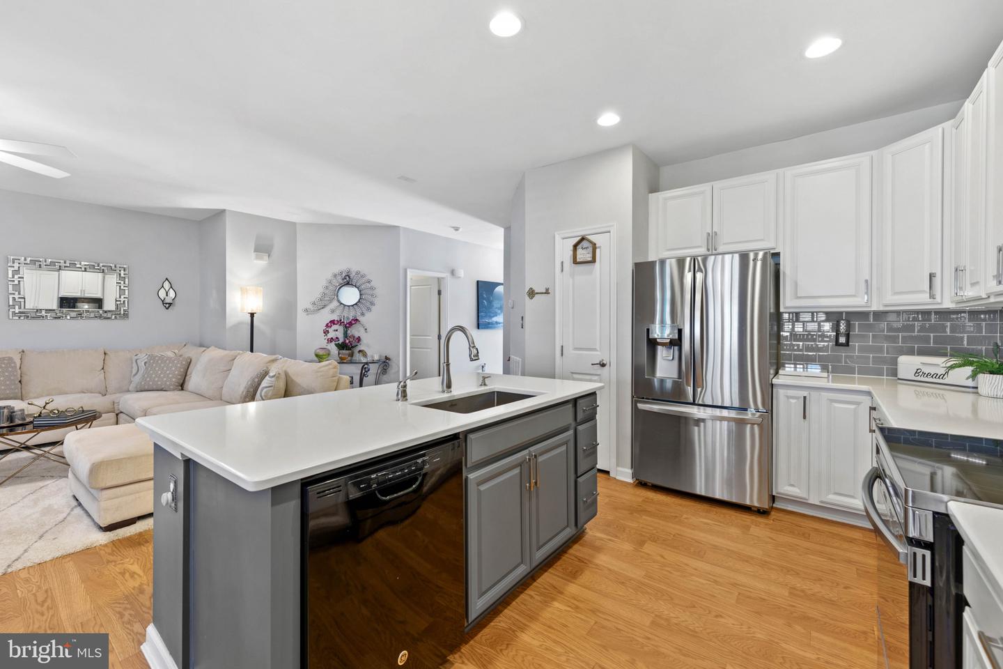 112 Alexandreas Ct #9