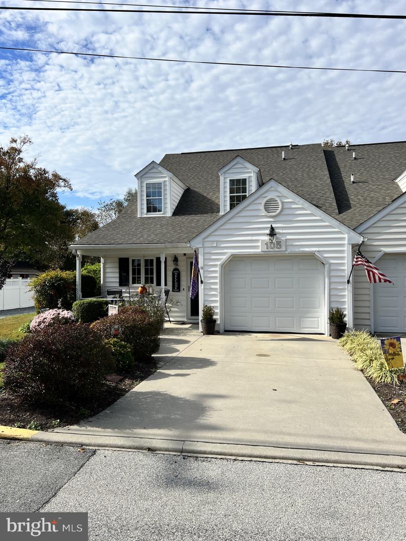 105 Governors Ave #11