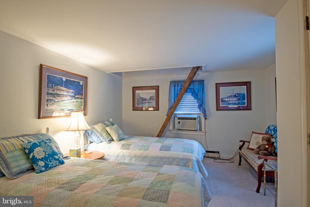 439 KINGS HIGHWAY