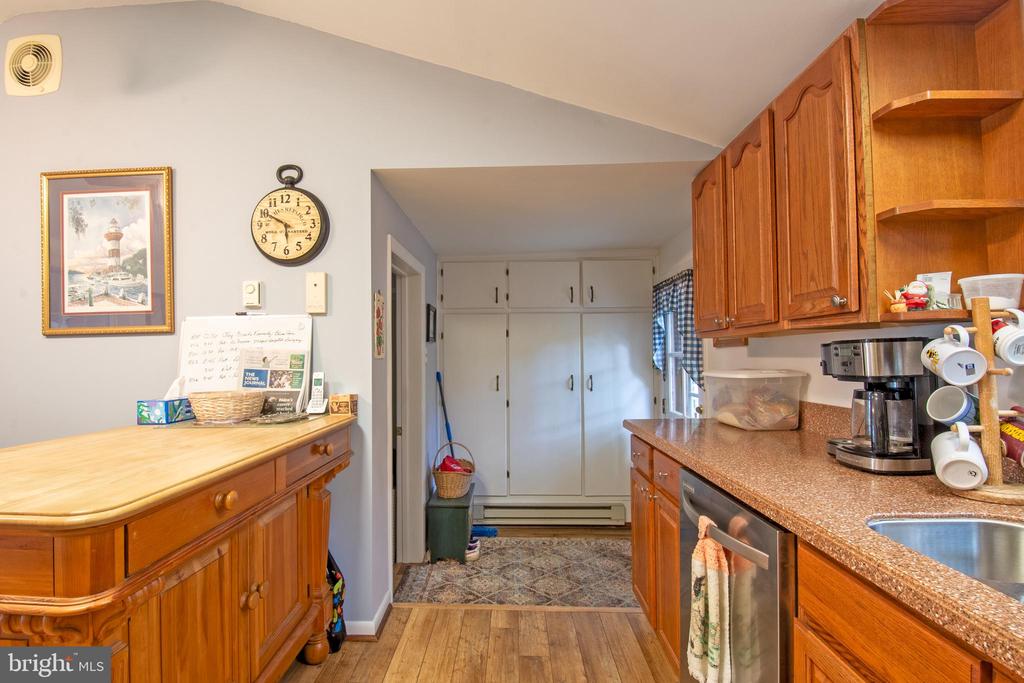 439 KINGS HIGHWAY
