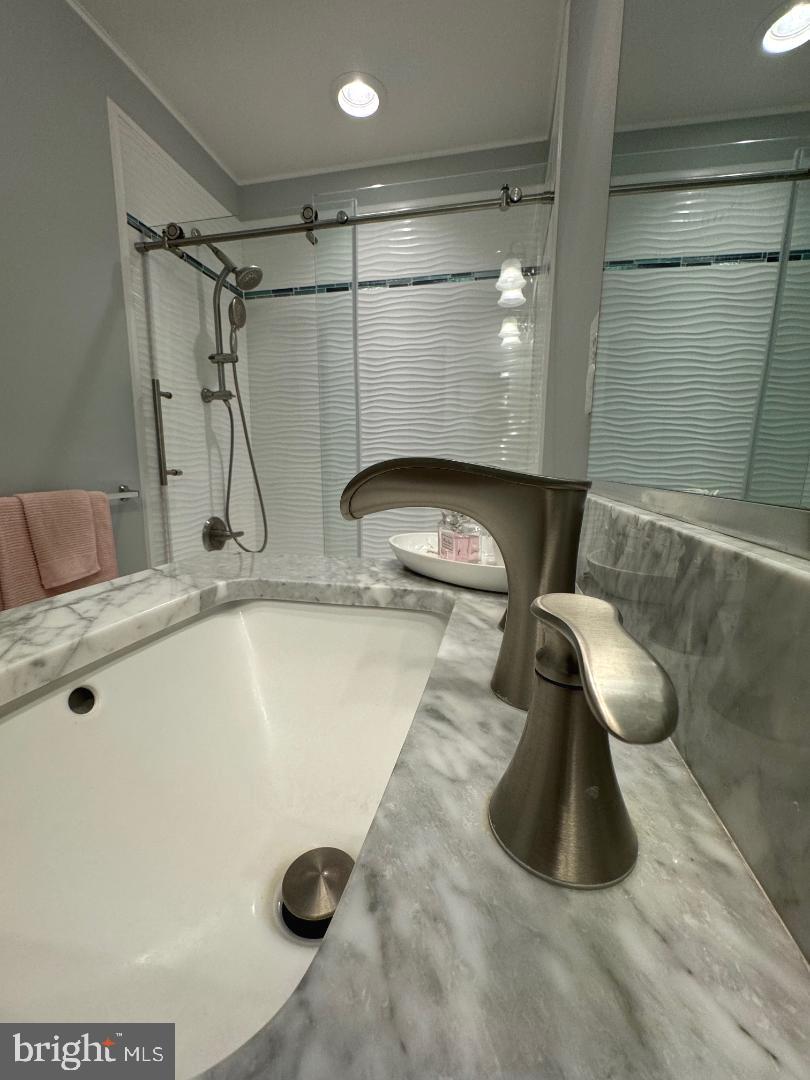 214 W Bourne Way #2-2