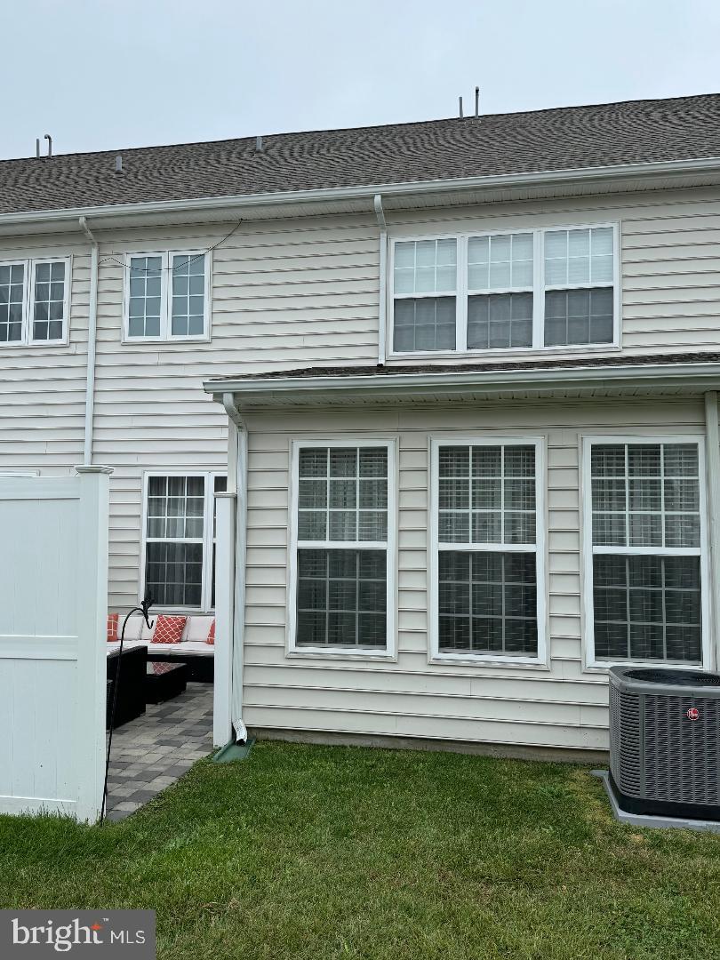 214 W Bourne Way #2-2