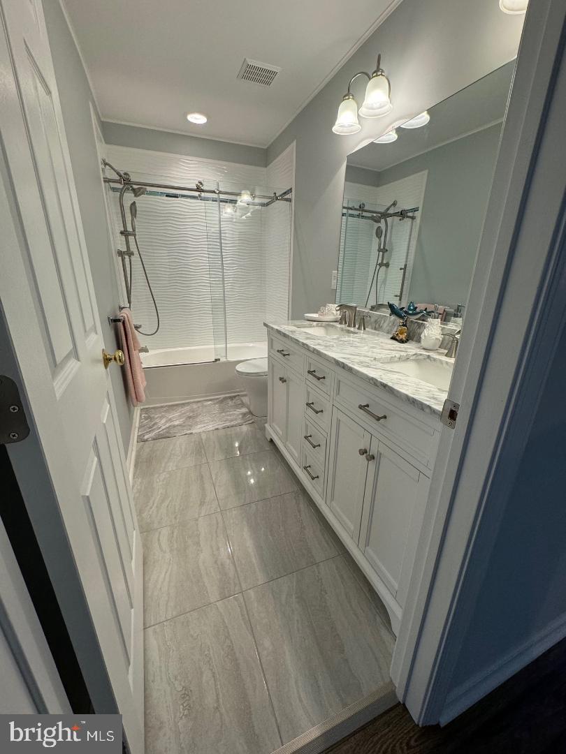 214 W Bourne Way #2-2