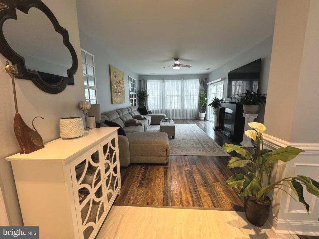 214 W Bourne Way #2-2