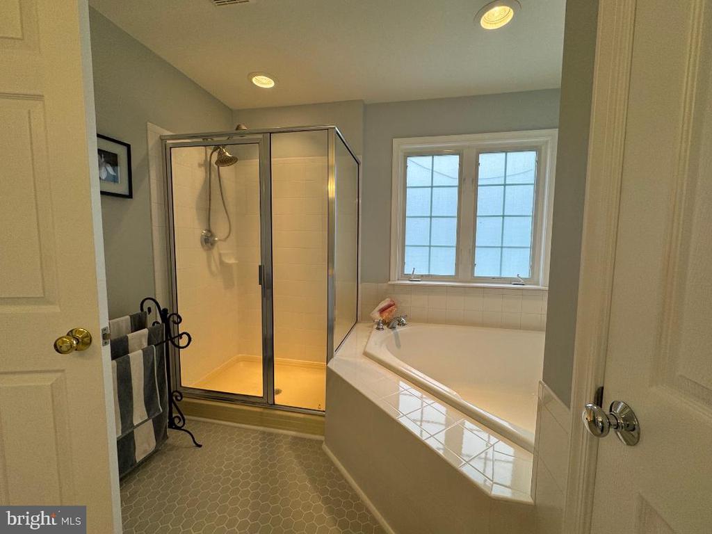 214 W Bourne Way #2-2