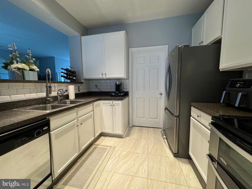 214 W Bourne Way #2-2