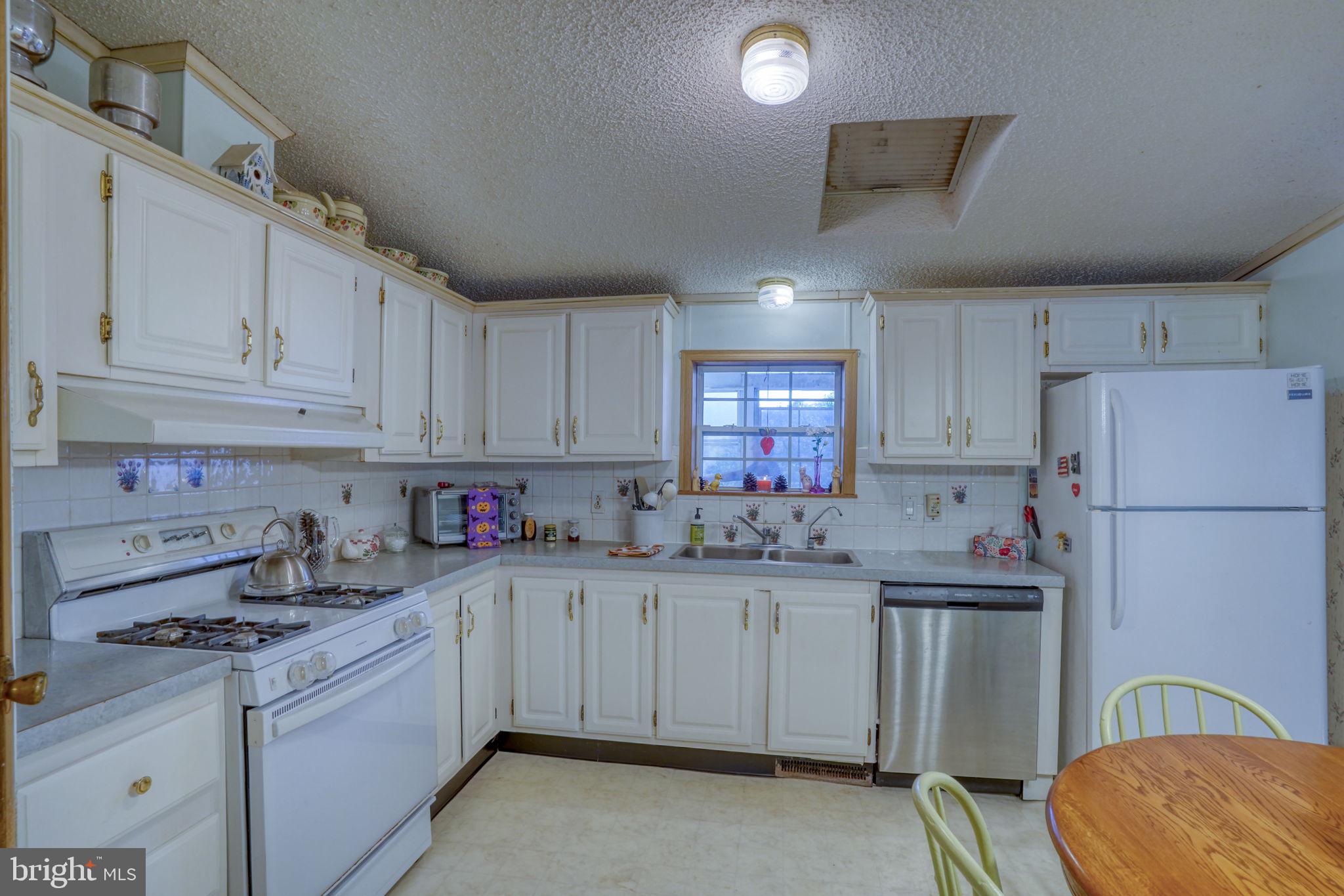 33437 HARTFORD COURT