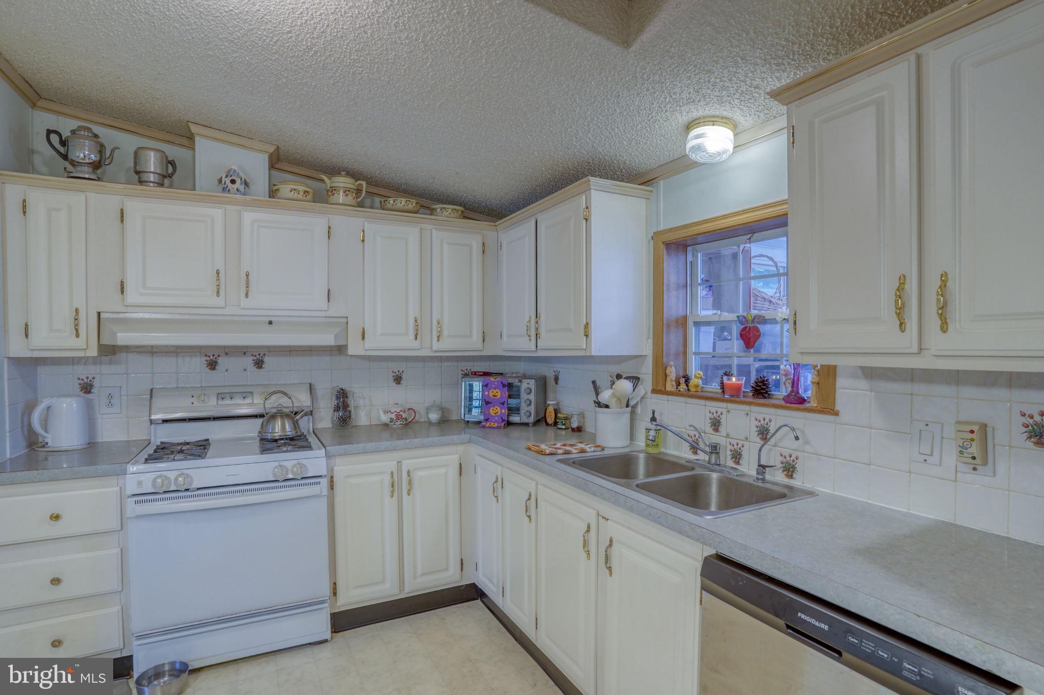 33437 HARTFORD COURT